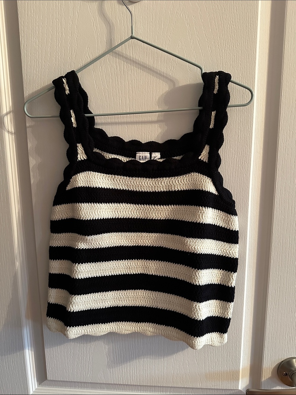 Gap sleeveless black and white striped top with scalloped edging